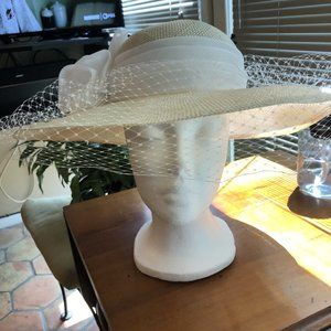 Vintage, Elegant and Stylish Ivory White Straw Hat by Georgi.